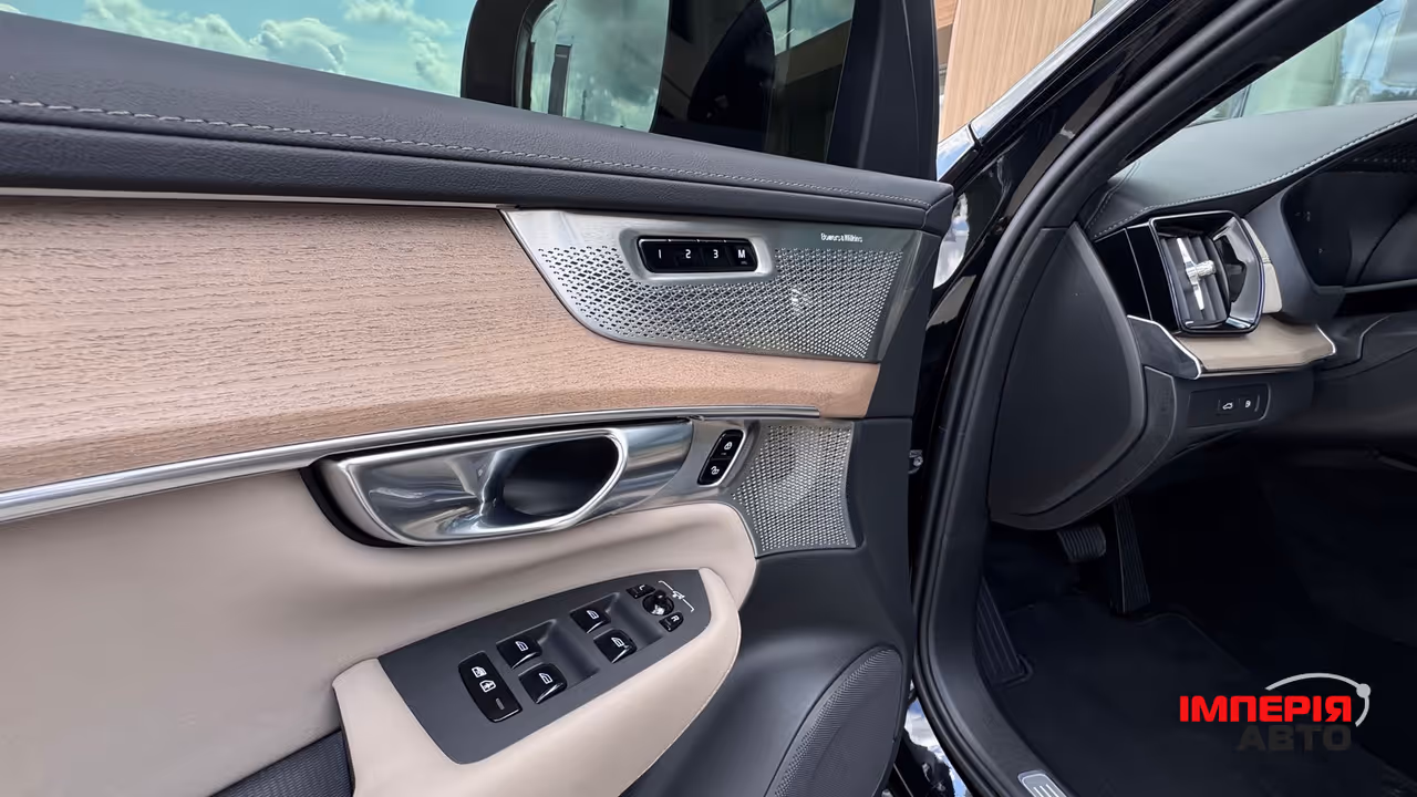 Volvo XC90 - фото 23