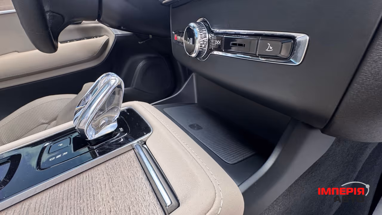 Volvo XC90 - фото 39