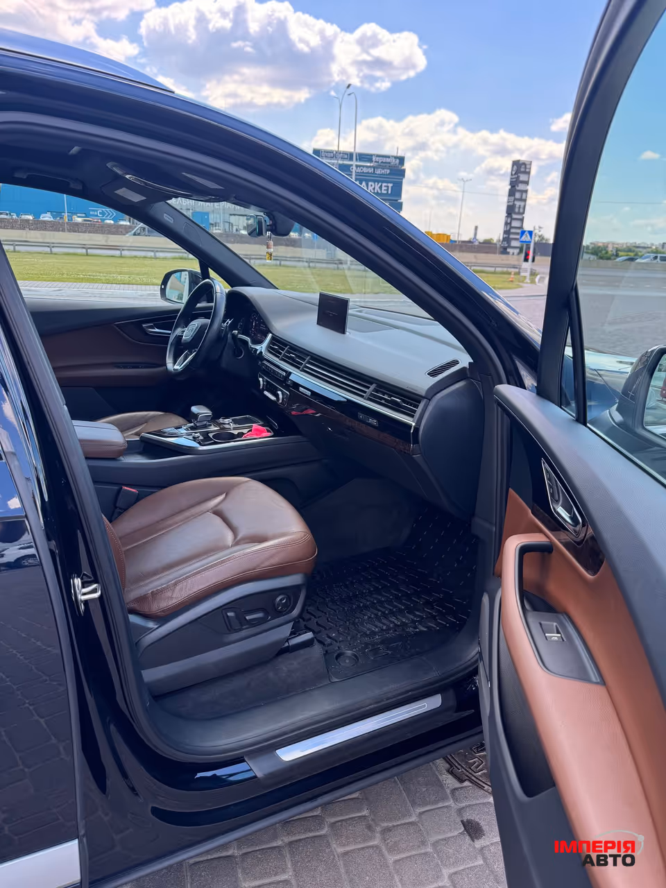 Audi Q7 - фото 8