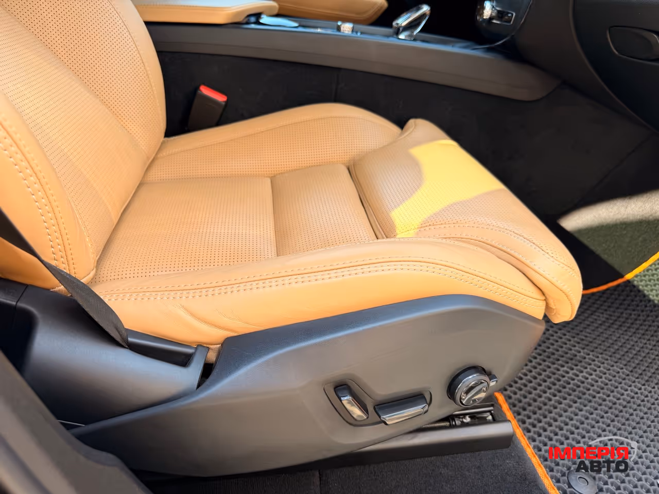 Volvo XC60 - фото 32