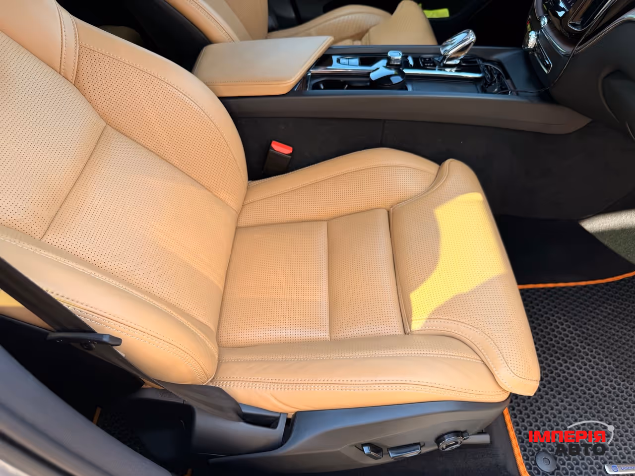 Volvo XC60 - фото 24