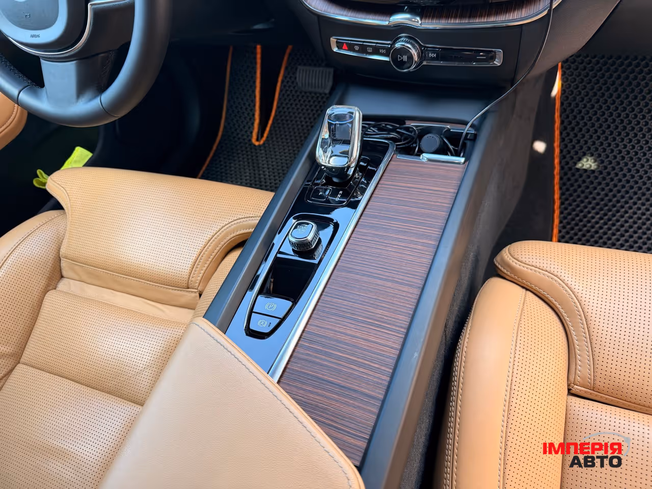 Volvo XC60 - фото 27