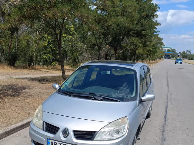 Renault Megane - фото 1