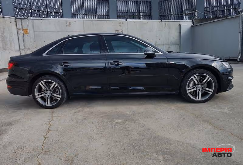 Audi A4 - фото 12
