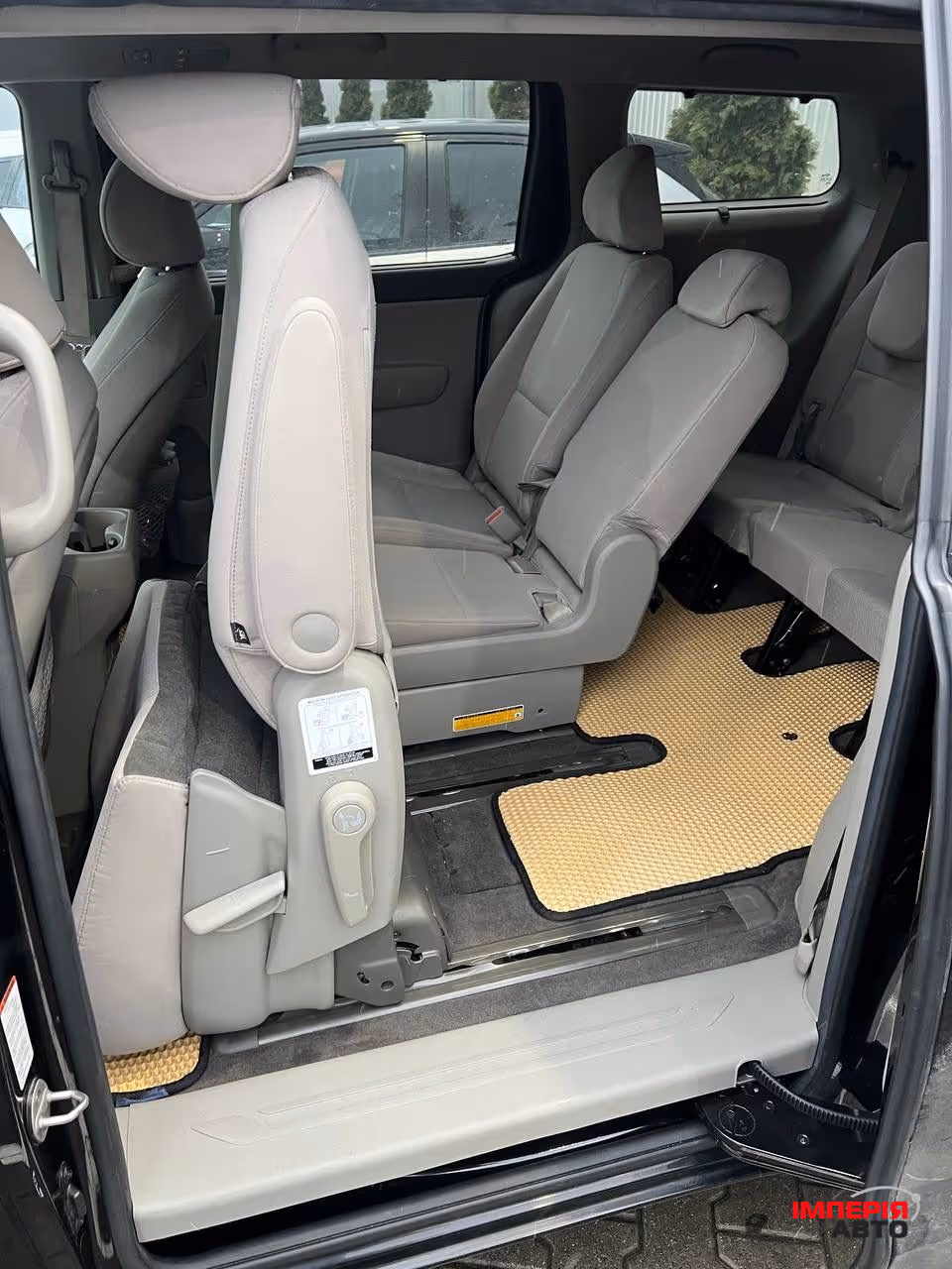 Kia Sedona - фото 5
