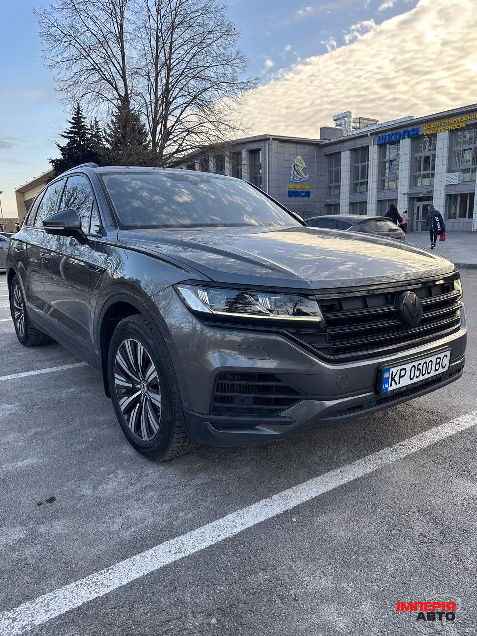 Volkswagen Touareg - фото 1
