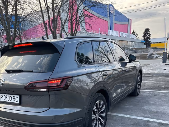 Volkswagen Touareg - фото 4
