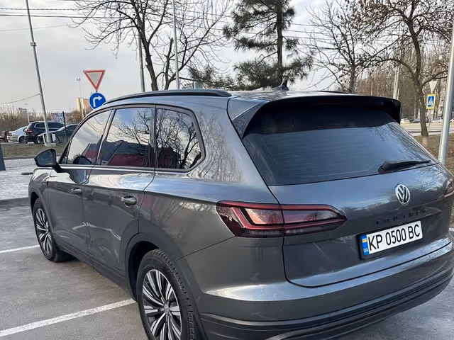 Volkswagen Touareg - фото 5