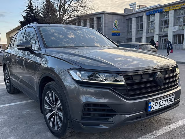 Volkswagen Touareg - фото 1