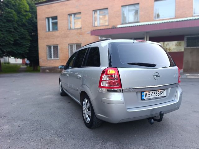 Opel Zafira - фото 5