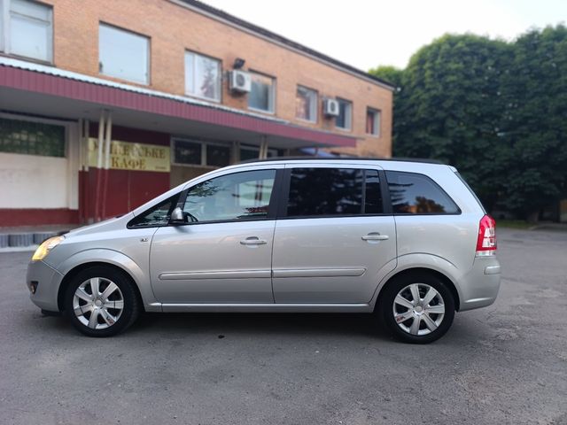 Opel Zafira - фото 3