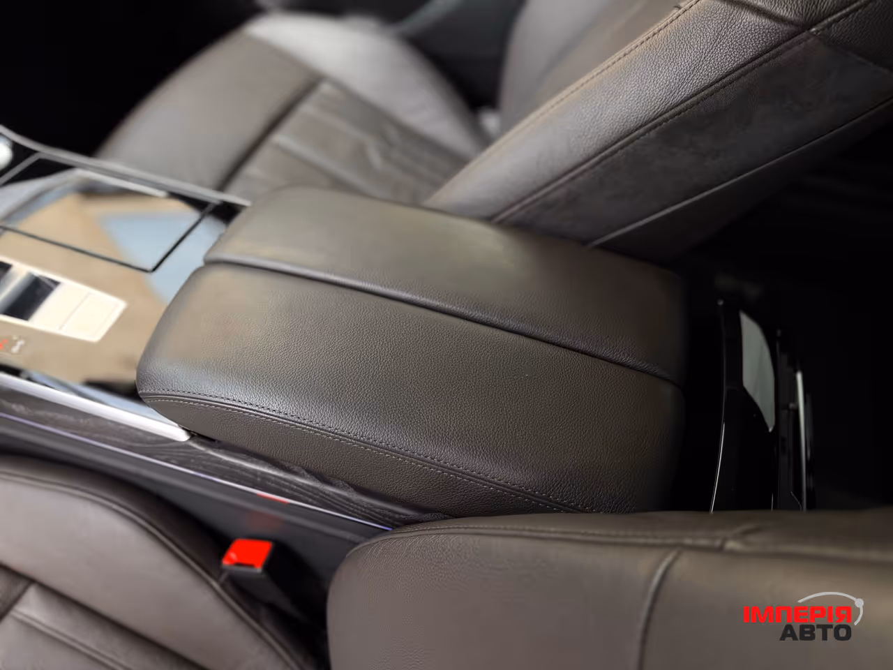 Audi A8 - фото 32
