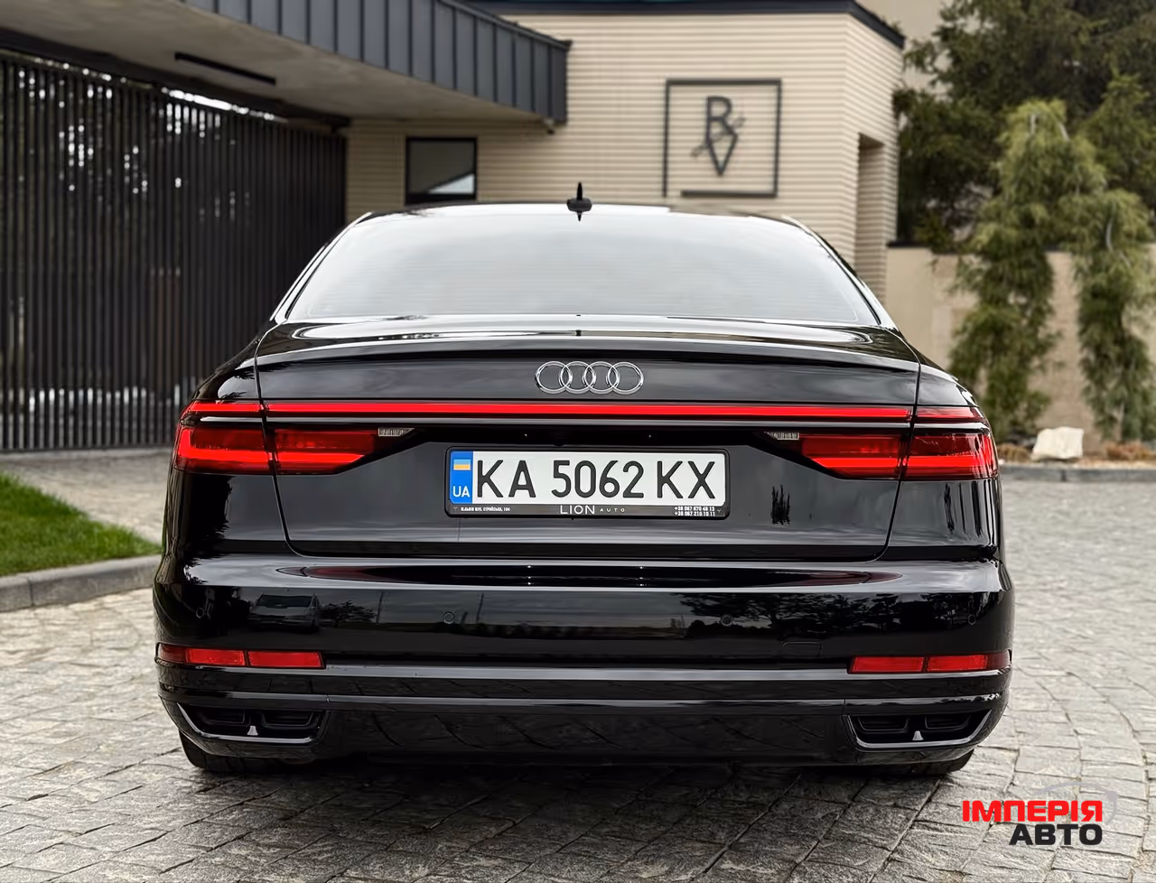 Audi A8 - фото 18