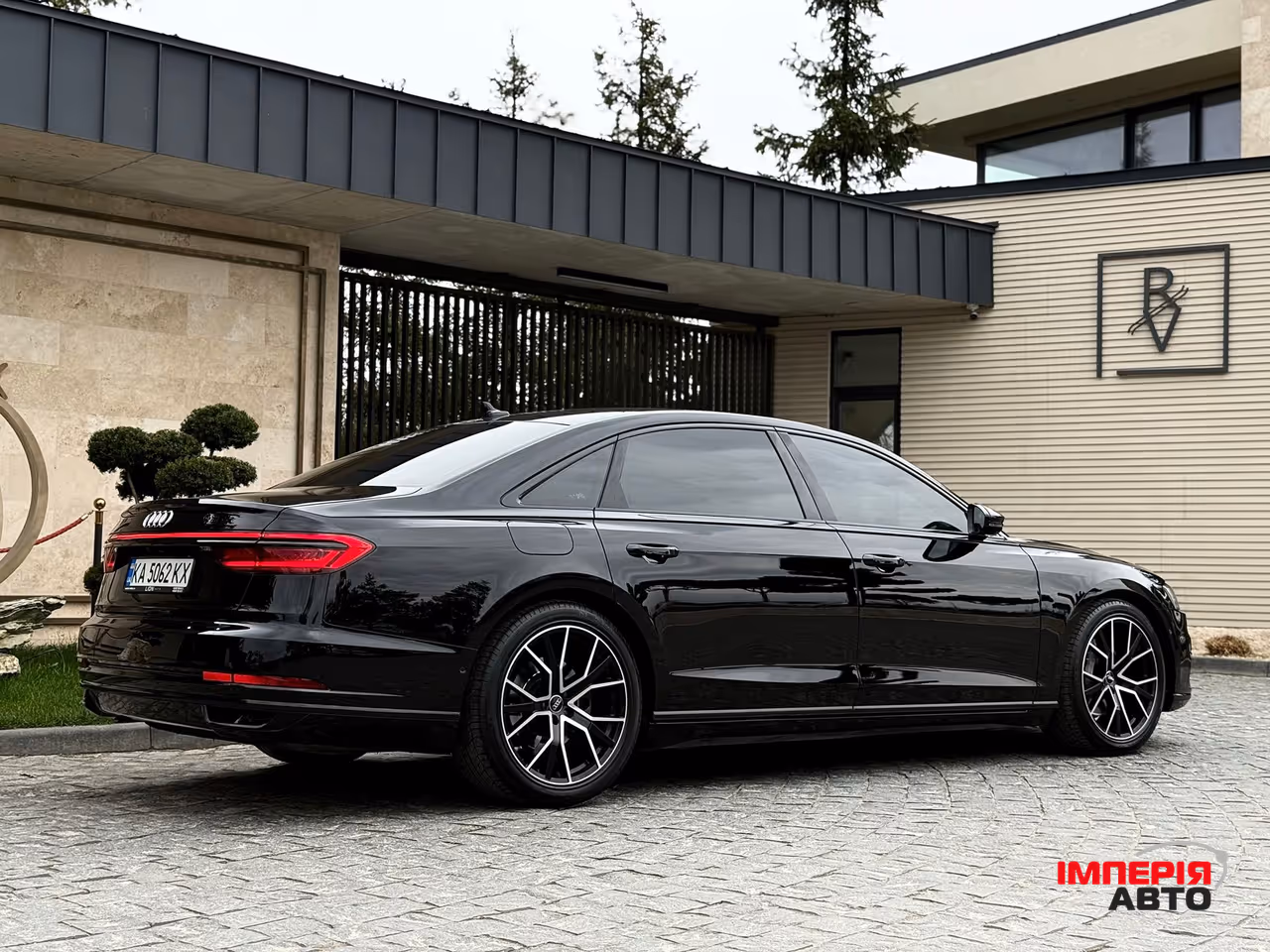 Audi A8 - фото 22