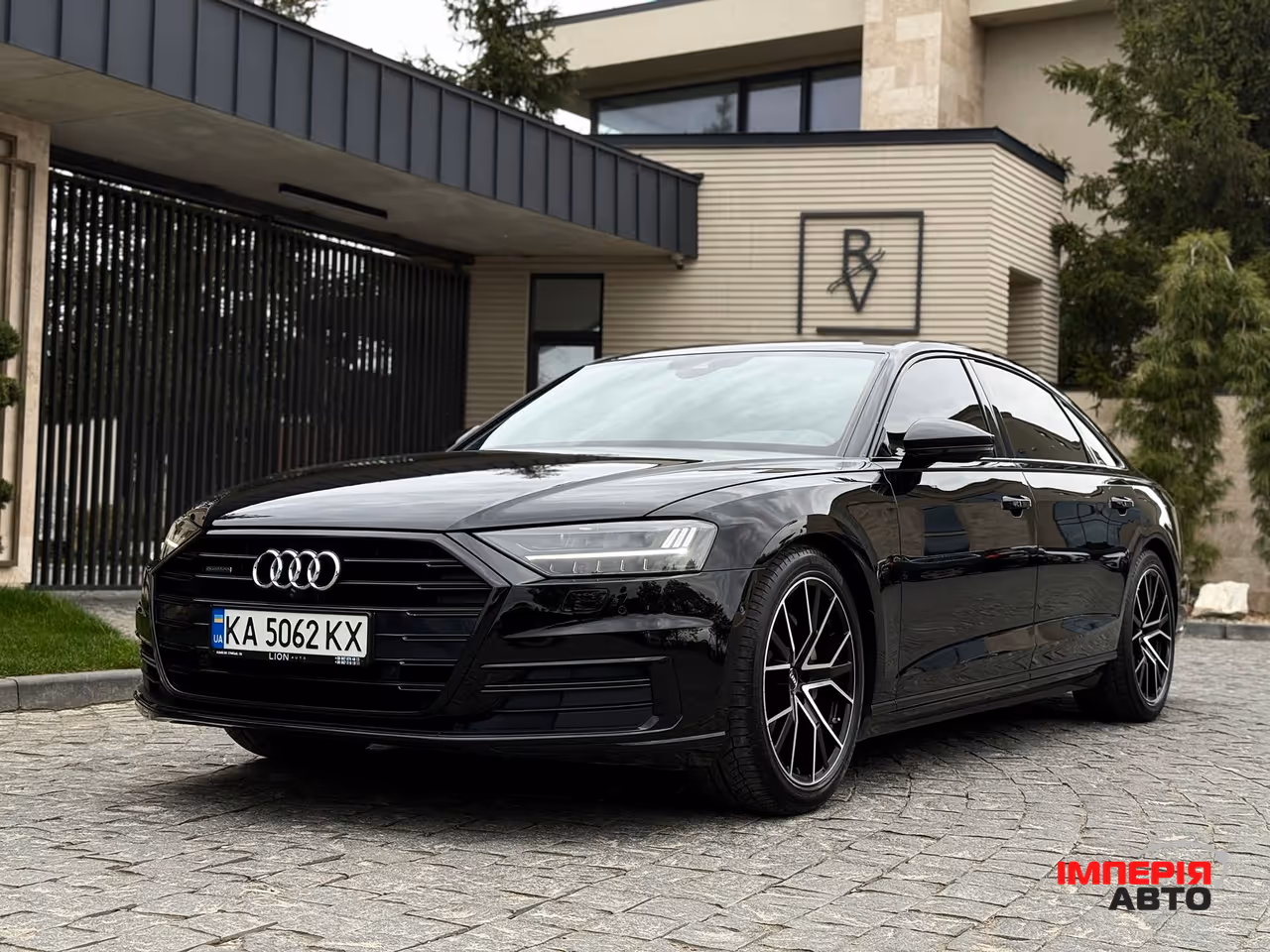 Audi A8 - фото 12