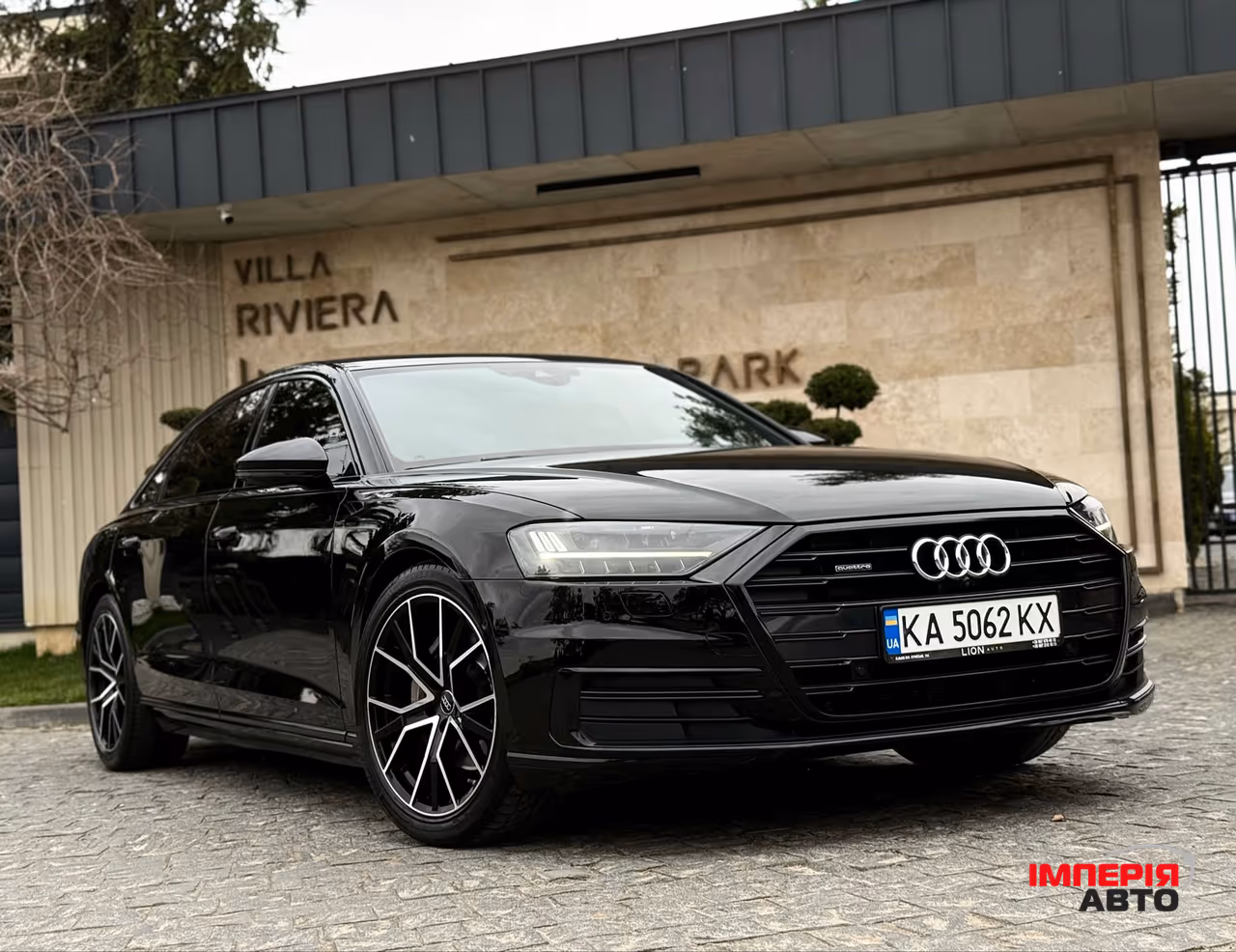 Audi A8 - фото 1
