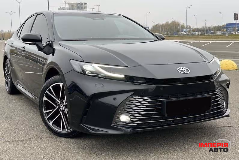 Toyota Camry - фото 1