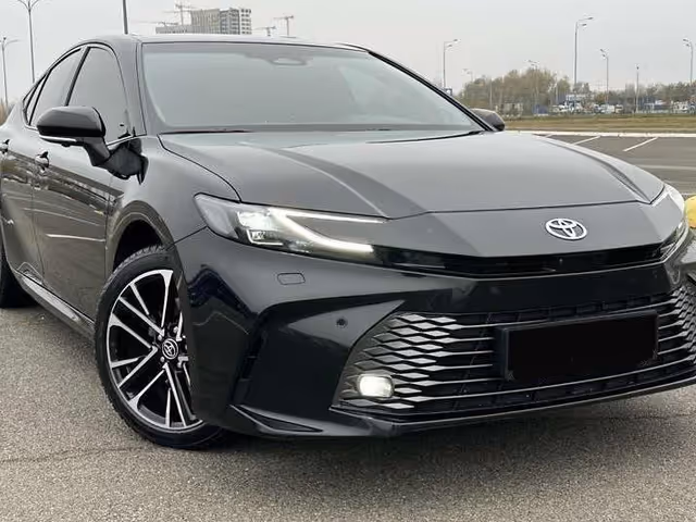 Toyota Camry - фото 1