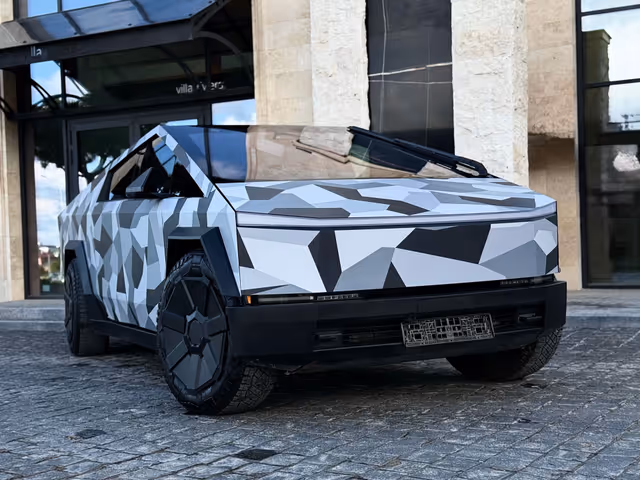 Tesla Cybertruck - зображення 1