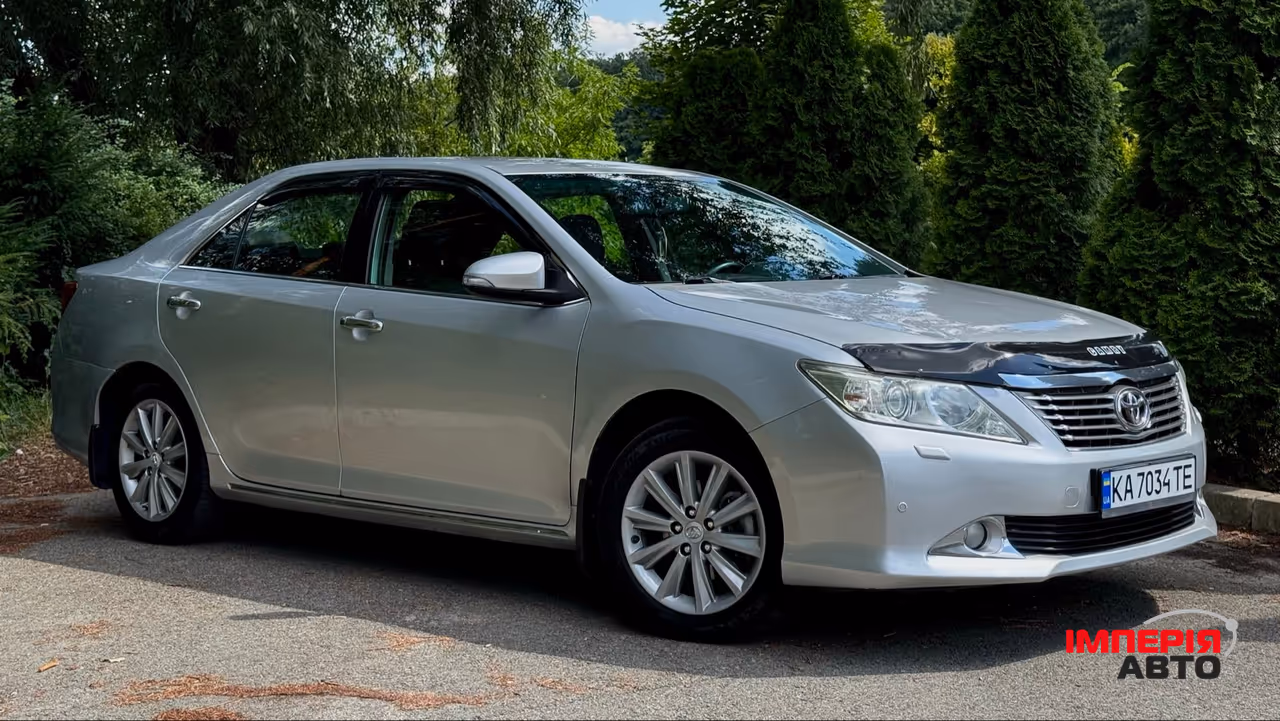 Toyota Camry - фото 3
