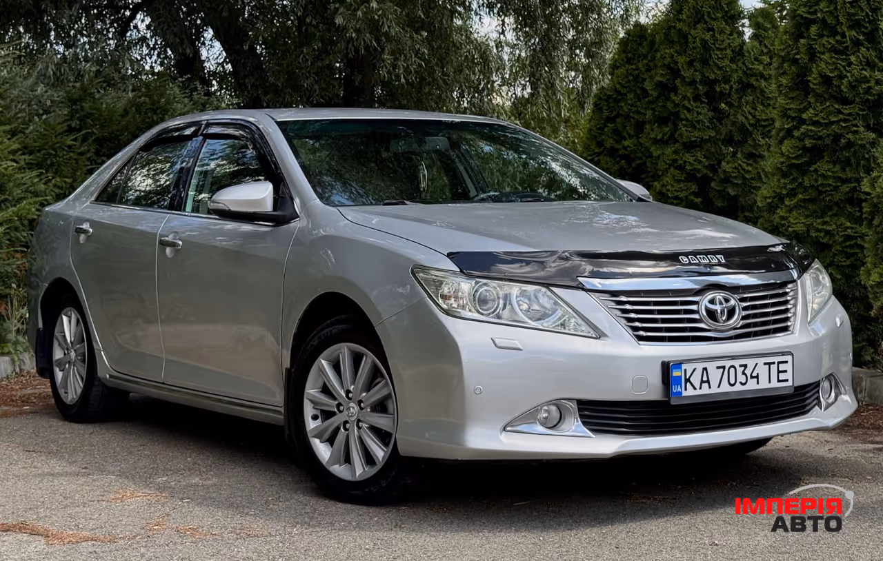 Toyota Camry - фото 2