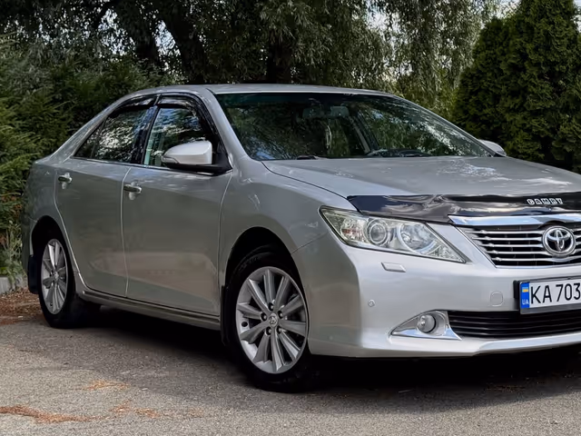 Toyota Camry - фото 2