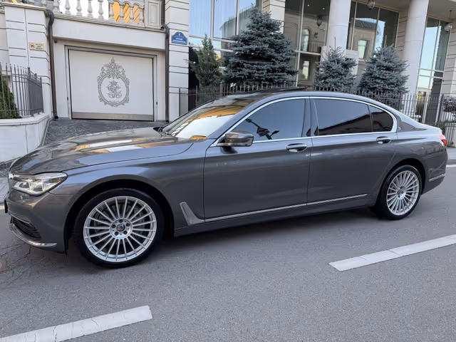 BMW 7 серії - фото 3