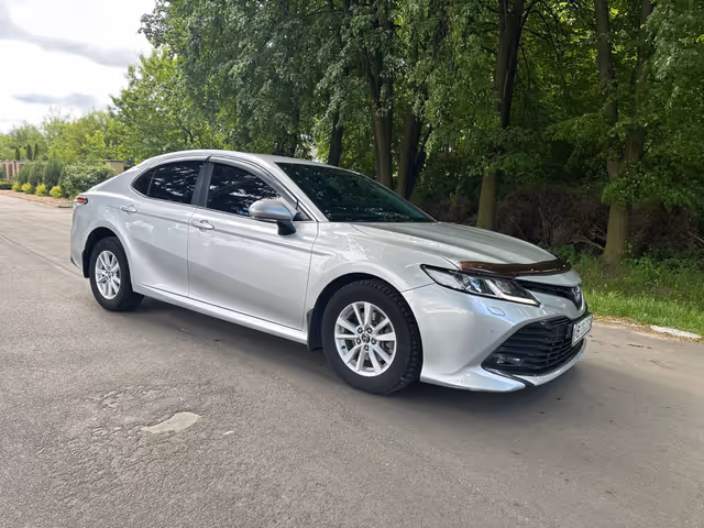 Toyota Camry - фото 2