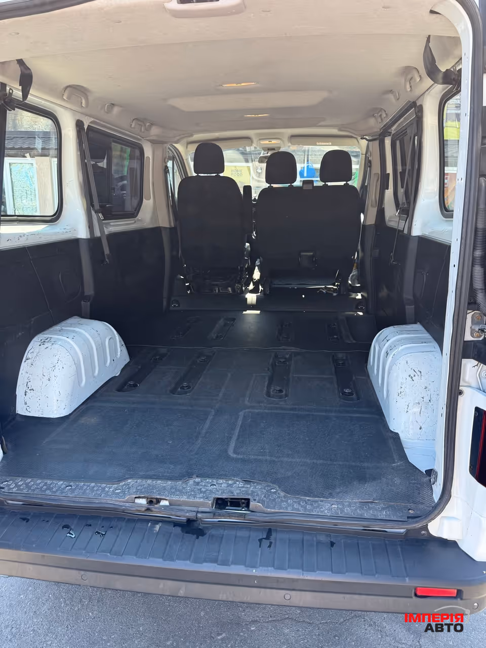 Opel Vivaro - фото 8