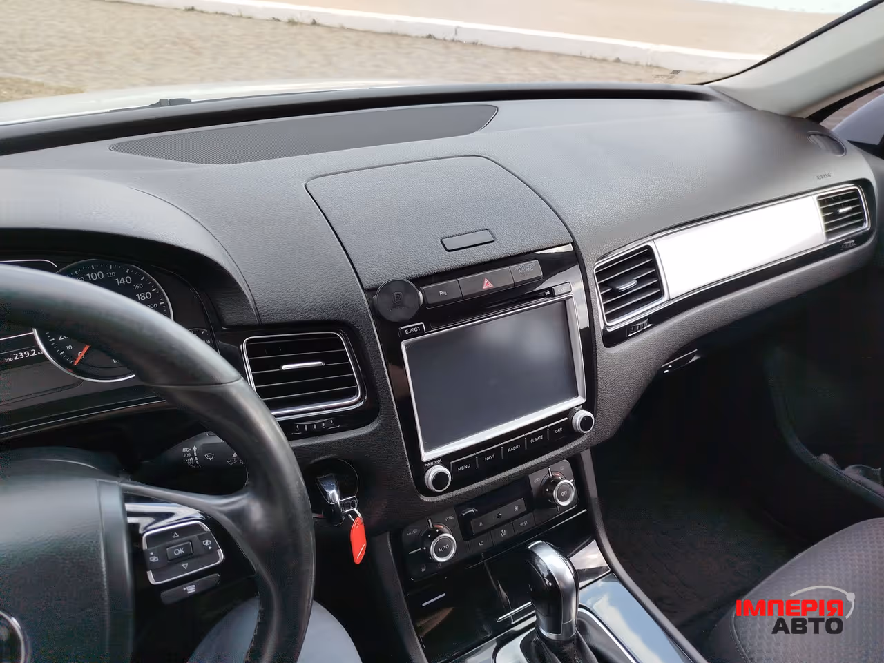 Volkswagen Touareg - фото 10