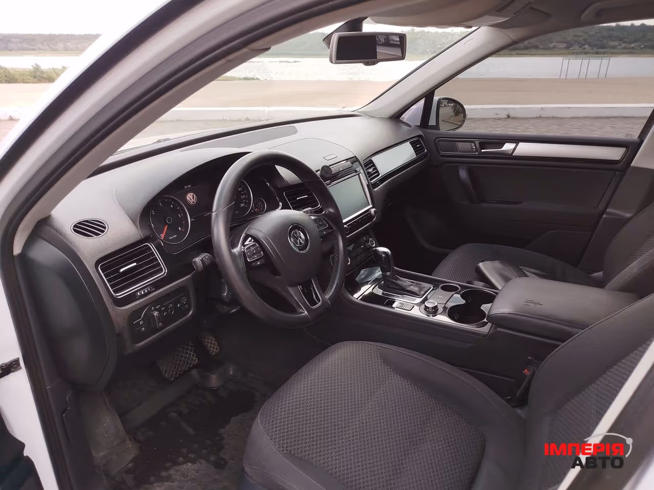 Volkswagen Touareg - фото 5