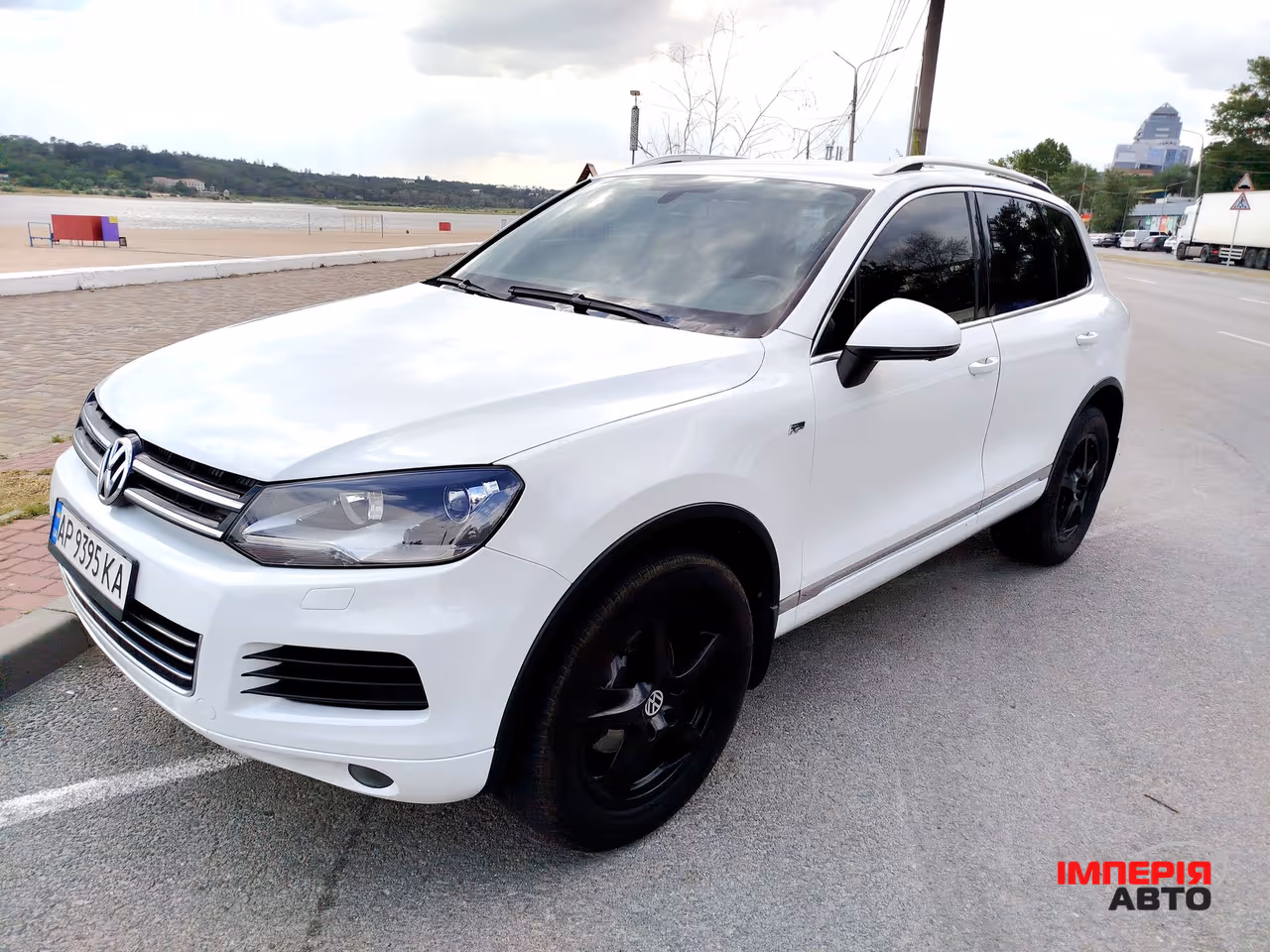 Volkswagen Touareg - фото 1