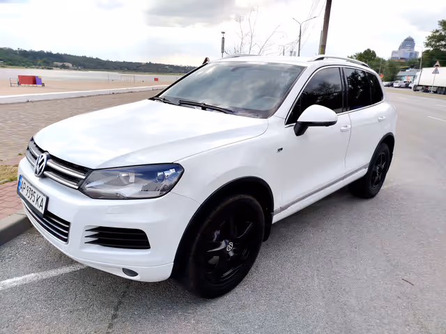 Volkswagen Touareg - фото 1