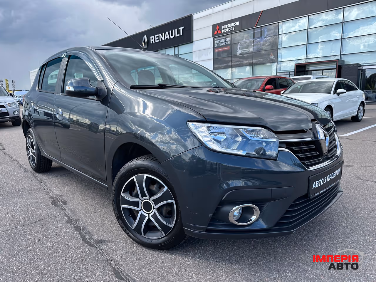 Renault Sandero - фото 1