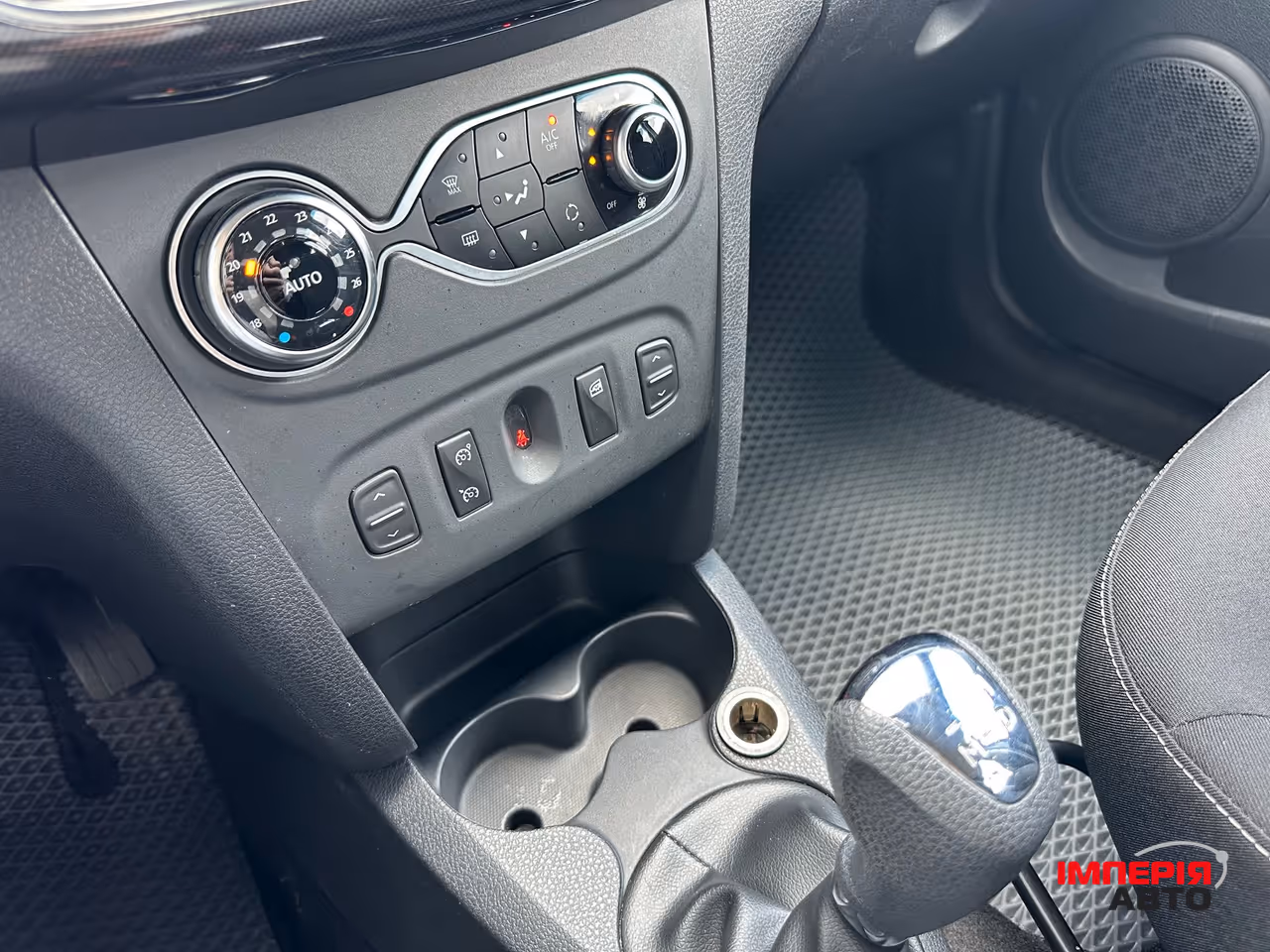 Renault Sandero - фото 19