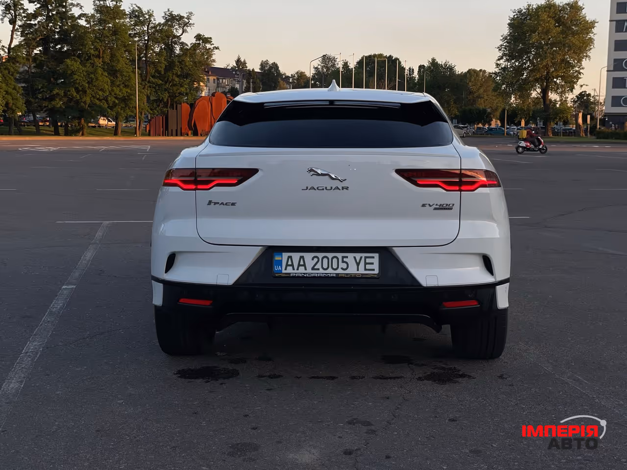 Jaguar I-Pace - фото 6
