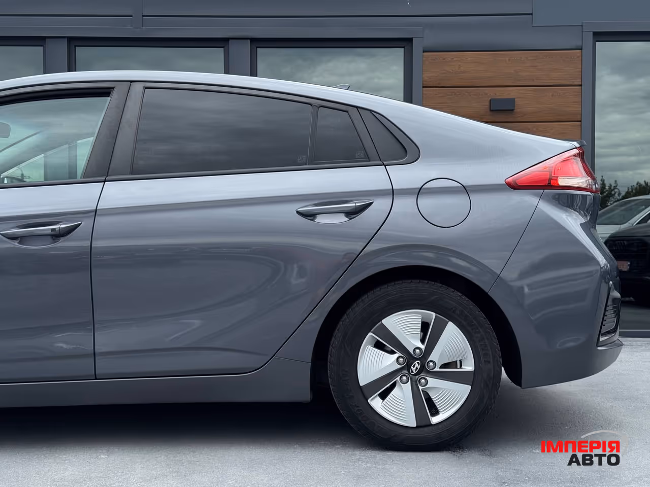 Hyundai IONIQ - фото 16