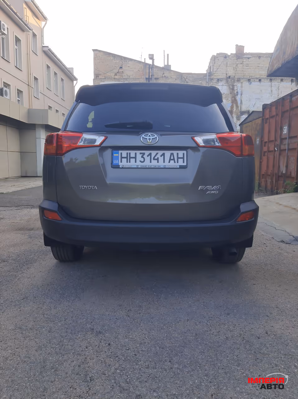 Toyota RAV4 - фото 2