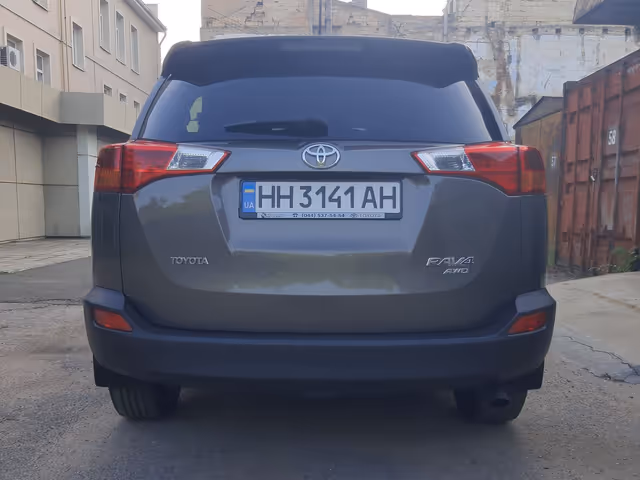Toyota RAV4 - фото 2