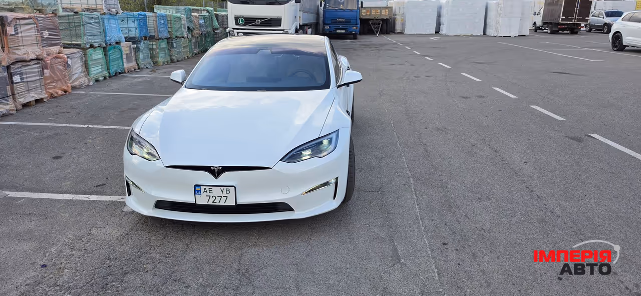 Tesla Model S - фото 1