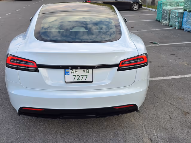 Tesla Model S - фото 4