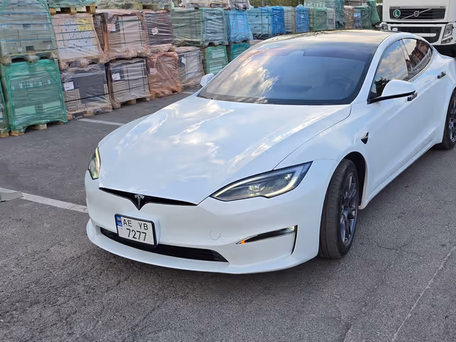 Tesla Model S - фото 2