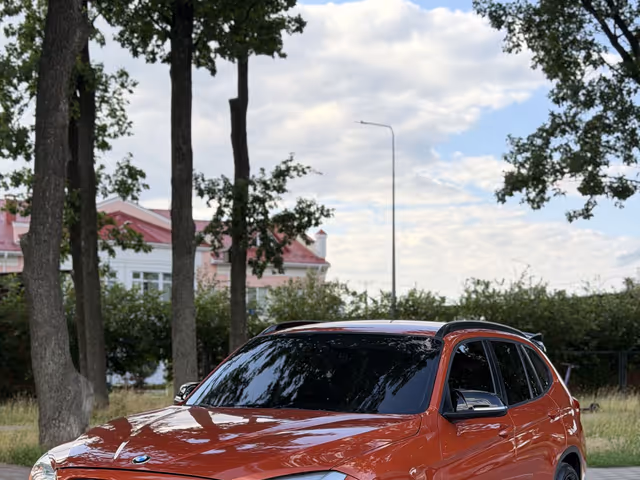 BMW X1 - фото 1