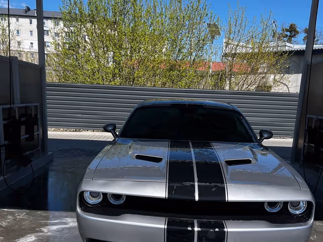 Dodge Challenger - фото 1