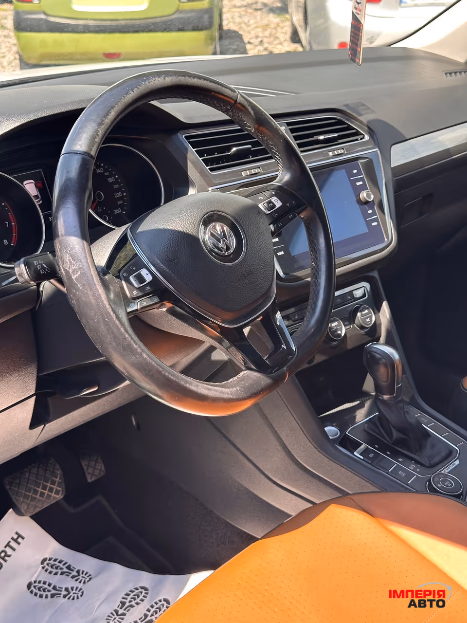 Volkswagen Tiguan - фото 6