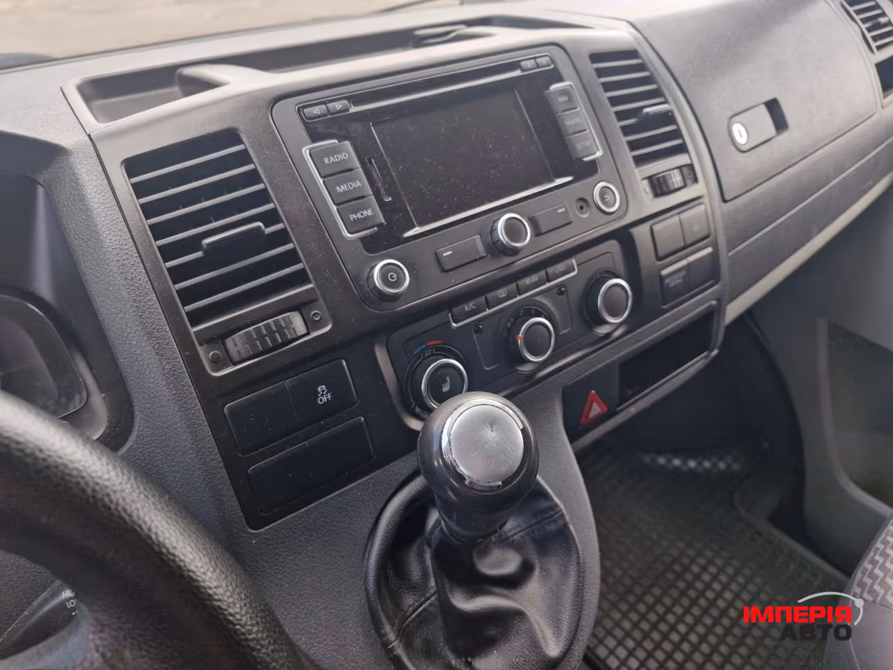 Volkswagen Caravelle - фото 13