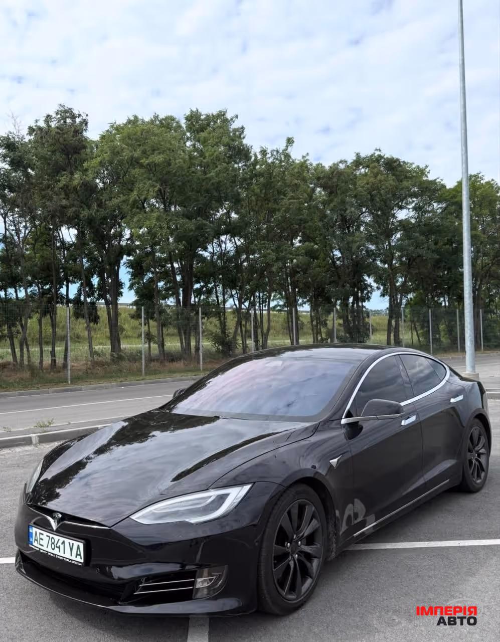 Tesla Model S - фото 1