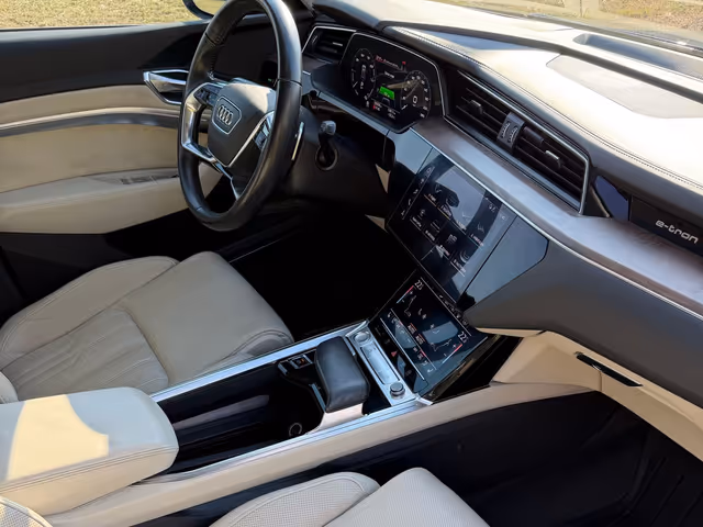 Audi e-tron - фото 3
