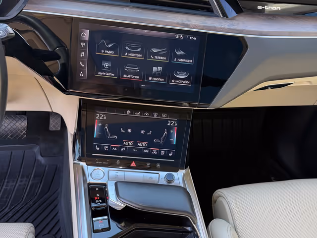 Audi e-tron - фото 5