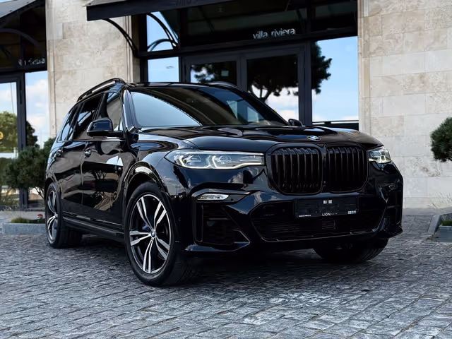 BMW X7 - фото 1